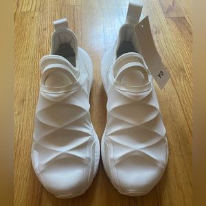 Adidas Y-3 Ultraboost 22 size 8.5 women’s (6.5 men’s)